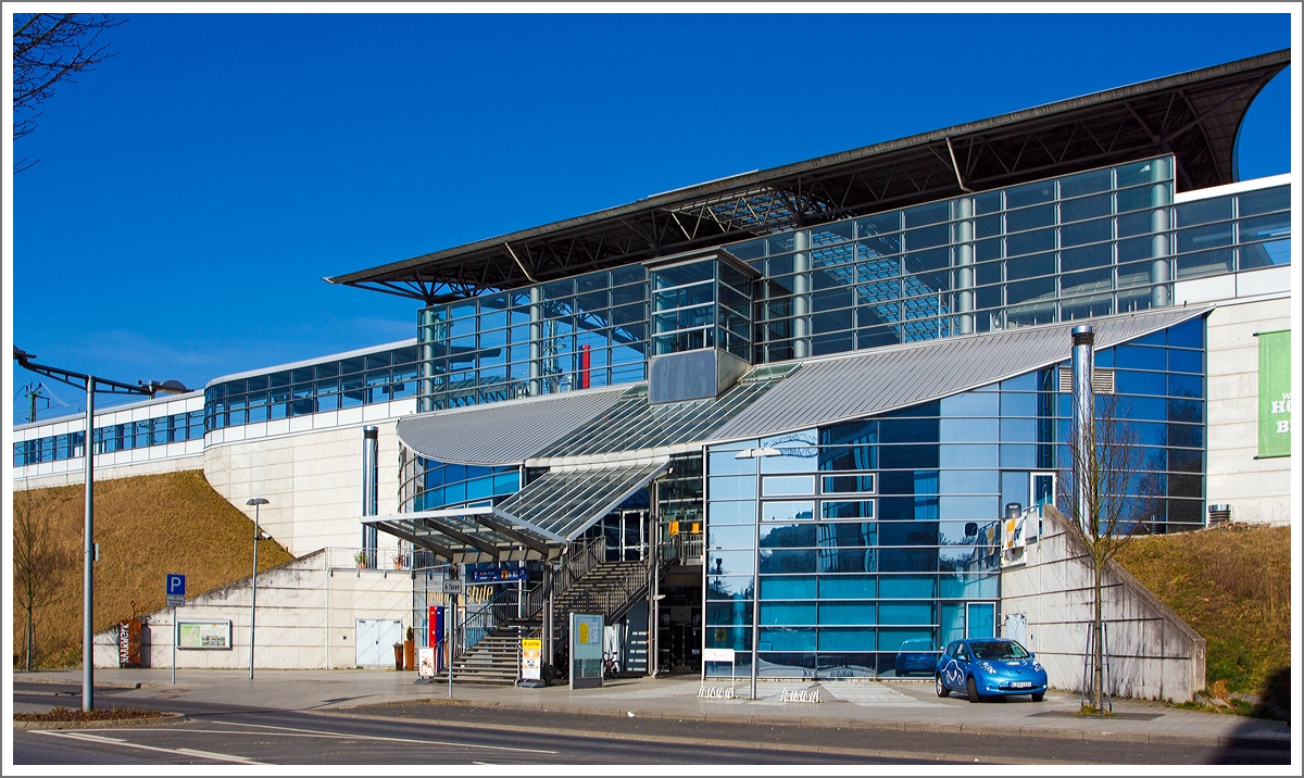 
Der S�deingang zum ICE-Bahnhof Montabaur an der Schnellfahrstrecke K�ln-Rhein/Main (KBS 472 bei Streckenkilometer 89) am 09.03.2014.