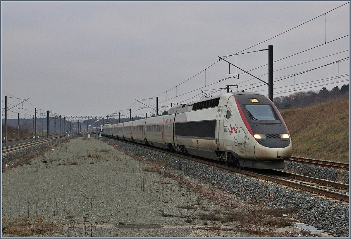 Der TGV Lyria 9206 von Z�rich nach Paris Gare de Lyon, bestehend aus zwei Triebz�gen, erreicht Belfort-Montb�liard TGV.
15. Dez. 2018
