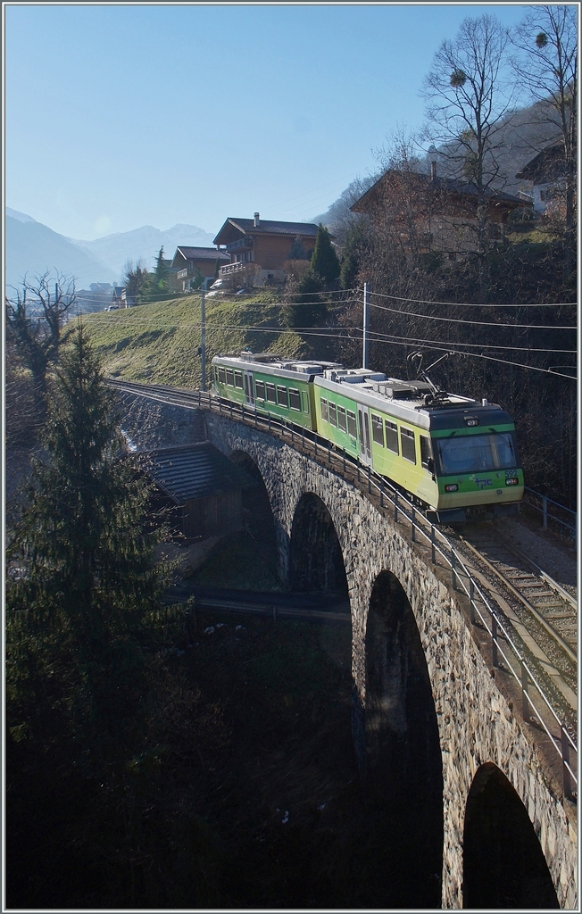 Der TPC AOMC Bhe 4/8 592 kurz vor der Station Chemex.

7. Jan. 2015