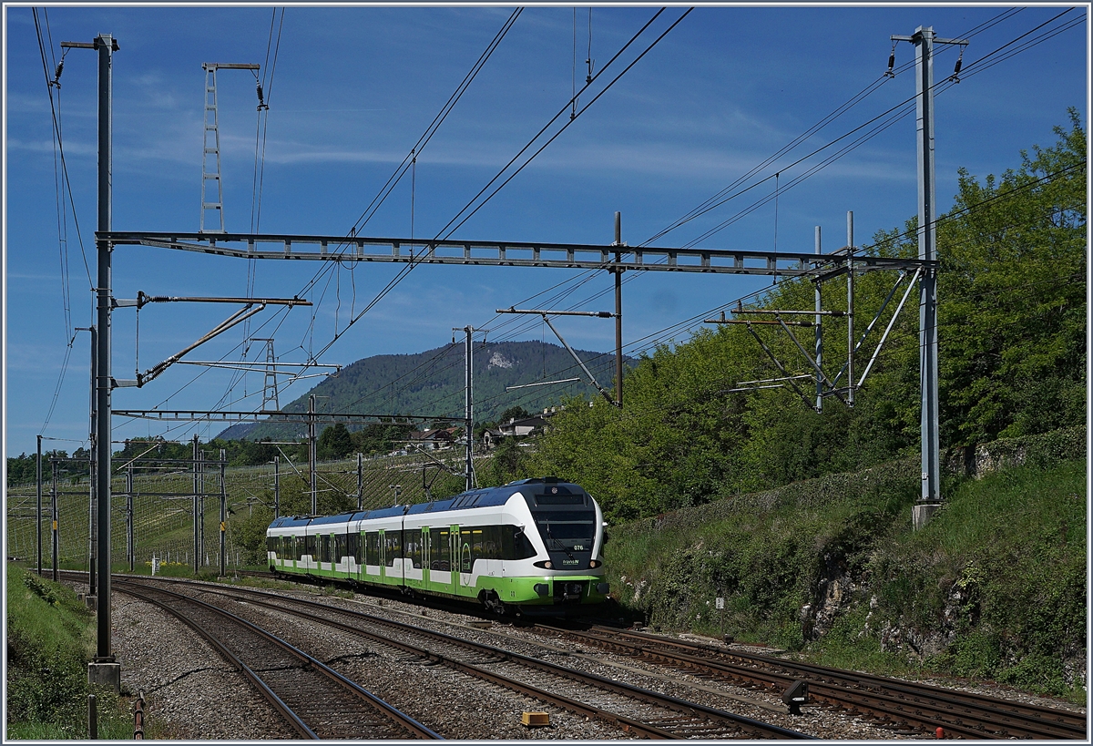 Der TransN RABe 526 076 von Buttes kommend erreicht Auvernier 
16. Mai 2017