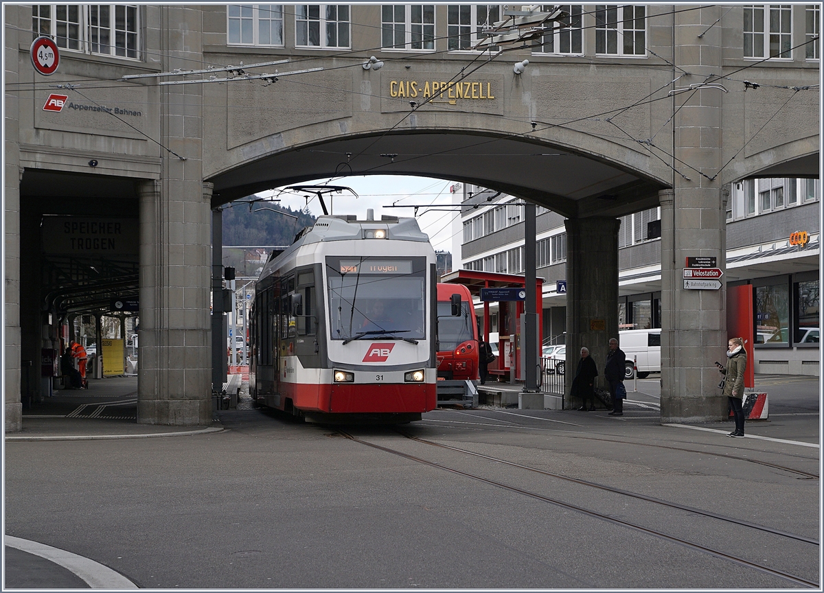 Der Trognerbahnzug verlässt St.Gallen in Richtung Trogen. 

17. März 2018