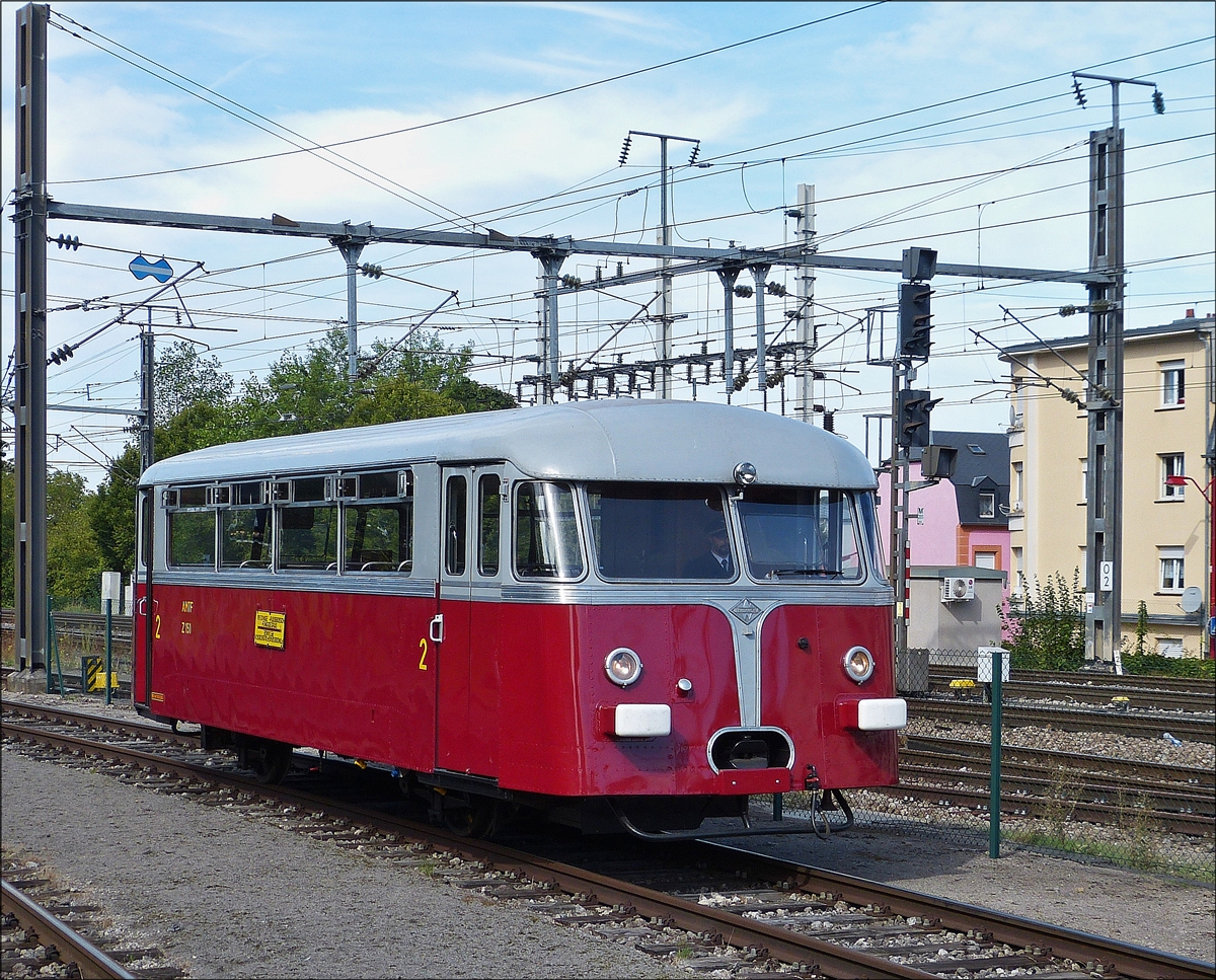 Der Uerdinger Schienenbus Z 151 des Museumsvereins AMTF wird im Bahnhof von Petange zur Seite gestellt, um den angefordeten Zug aus Fond-de-Gras am Bahnsteig Platz zu machen. Zum Tag der offenen T�r war die Kapazit�t des kleinen Schienenbusses n�mlich zu klein, um all die Fahrg�ste die nach Fond-de-Gras fahren wollten, zu bef�rdern.  09.09.2018 (Hans)