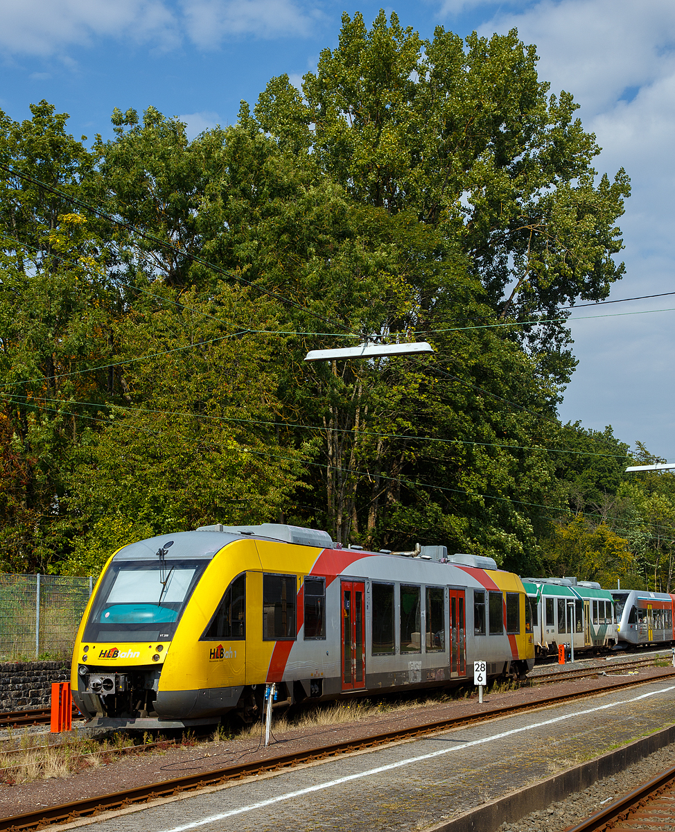 Der VT 209 ABp (95 80 0640 109-4 D-HEB) der HLB (Hessische Landesbahn). ex Vectus VT 209, ist am 12.09.2015 im Bahnhof Westerburg abgestellt.

Der Alstom Coradia LINT 27 wurde 2004 von Alstom (vormals Linke-Hofmann-Busch GmbH (LHB) in Salzgitter unter der Fabriknummer 1187-009 gebaut und an die vectus Verkehrsgesellschaft mbH, mit dem Fahrplanwechsel am 14.12.2014 wurden alle Fahrzeuge der vectus nun Eigentum der HLB.
