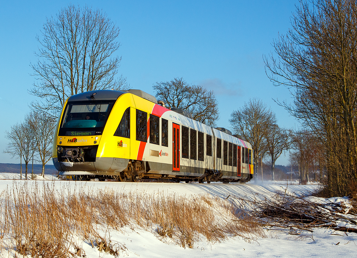 
Der VT 261 (95 80 0648 161-7 D-HEB / 95 80 0648 661-6 D-HEB) ein Alstom Coradia LINT 41 der HLB (Hessische Landesbahn), ex vectus VT 261 am 17.01.2017, RB 90  Westerwald-Sieg-Bahn  (Westerburg - Altenkirchen - Au/Sieg - Siegen), Umlauf RB 61730, von Hachenburg weiter in Richtung Altenkirchen. Er befährt die Oberwesterwaldbahn (KBS 461) zwischen Hachenburg und Ingelbach. 