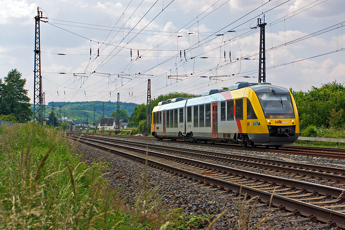 
Der VT 280 (95 80 0648 020-5 D-HEB / 95 80 0648 520-4 D-HEB) ein LINT 41 der HLB (Hessische Landesbahn) f�hrt am 02.06.2014 von Dutenhofen weiter in Richtung Gie�en. Er f�hrt als RB 25 / RB 35 die Verbindung Limburg/Lahn - Wetzlar - Gie�en - Fulda, (bis Gie�en als RB 25  Lahntalbahn , dann weiter als RB 35  Vogelsbergbahn  bis Fulda), der n�chste Halt ist Gie�en.  

Der LINT 41 wurde 2011 bei Alstom gebaut. 