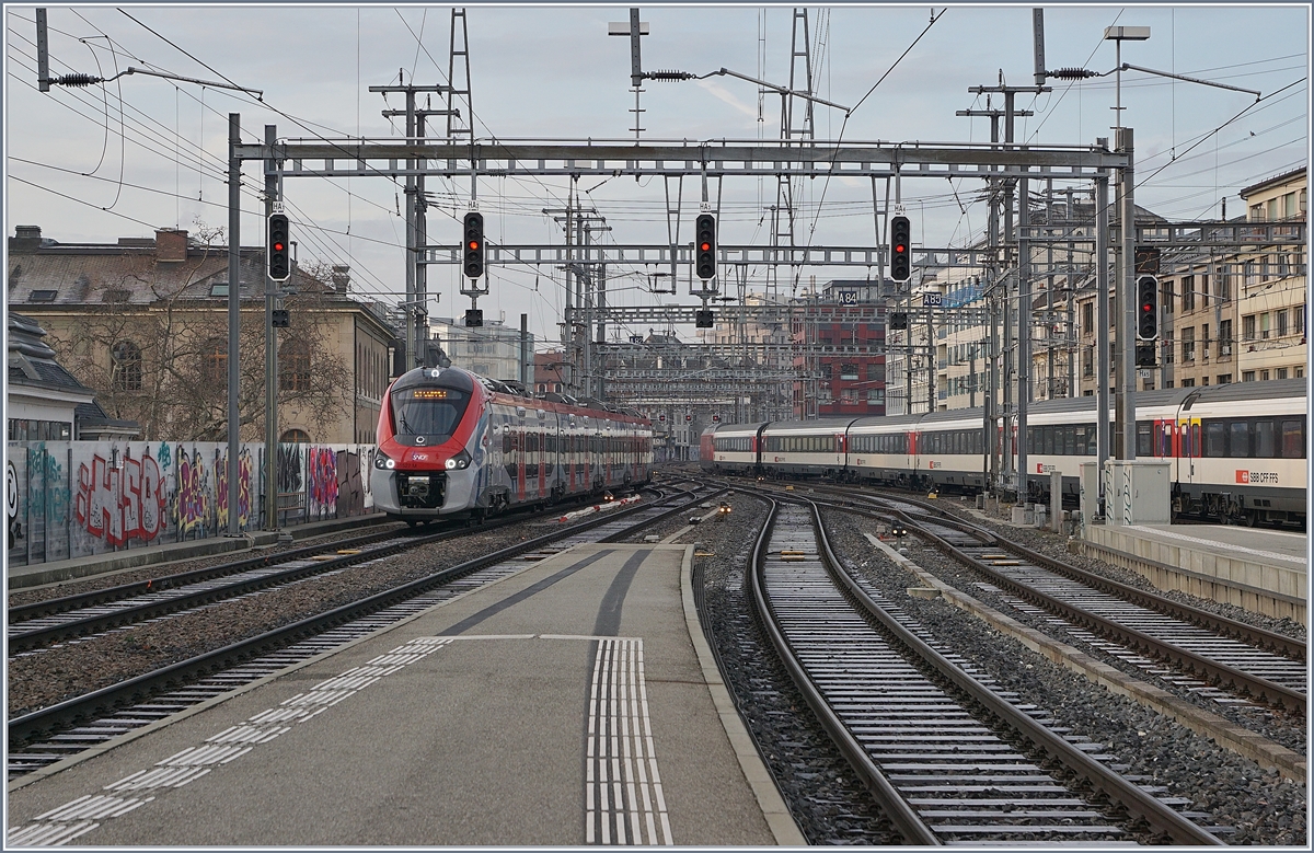 Der Z 31527 (Coradia Polyvalent régional tricourant) erreicht von Evian les Bains kommend Genève und wird nach einem kurzen Aufenthalt nach Coppet weiterfahren. 

8. Februar 2020