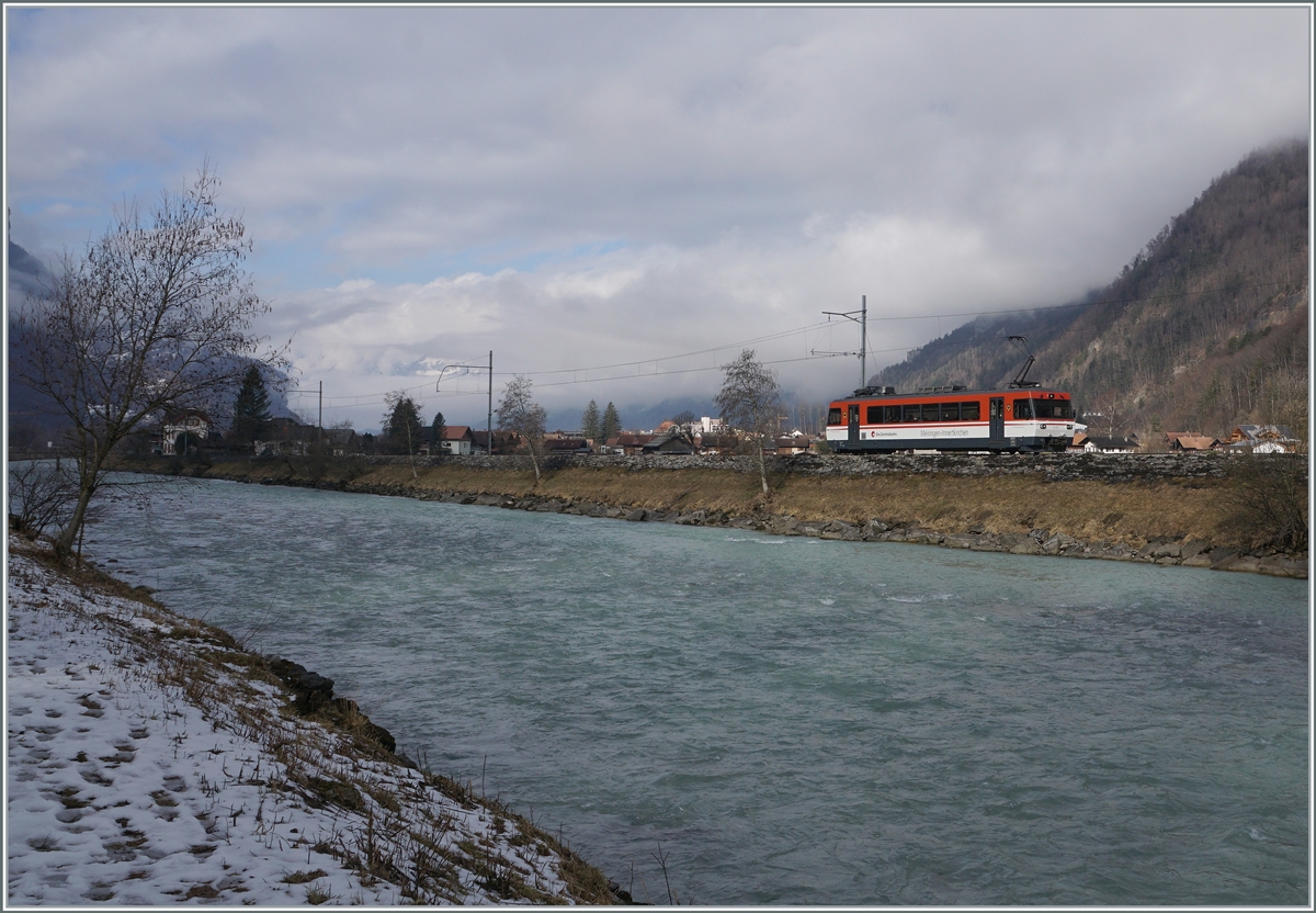 Der Zentralbahn Be 125 008 ist kurz vor der Haltestelle Aareschlucht West auf dem Weg nach Meiringen.

17. Feb. 2021 