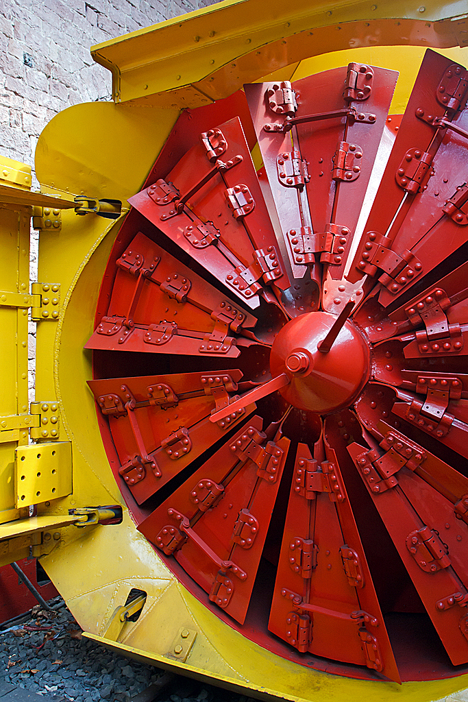 
Detail Schleuderrad der Henschel-Dampfschneeschleuder ex 30 80 DB 947 5 160-6 Schneeschleuder 834, ex Wpt 6410, am 31.05.2014 im DGEG Eisenbahnmuseum Neustadt/Weinstra�e (Pfalzbahn - Museum). 