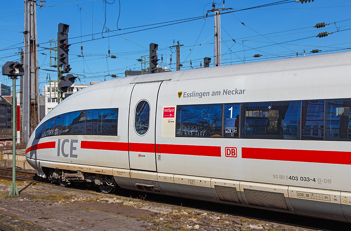 
Detailansicht von dem ICE 3 Tz 333  Esslingen am Neckar  (93 80 5403 033-4 D-DB) am 08.03.2015 im Hauptbahnhof Köln.