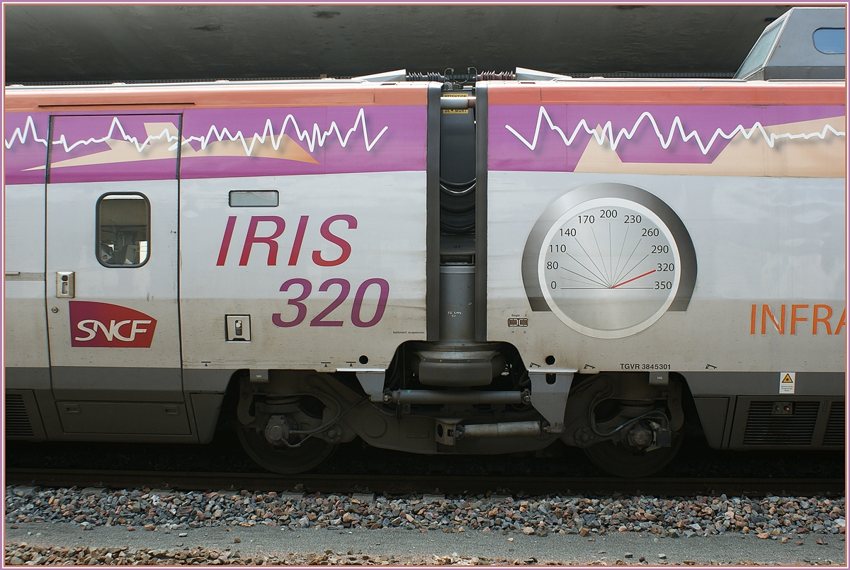 Detailansicht des SNCF Infra-TGV  IRIS .
Mulhouse, den 22. Mai 2012