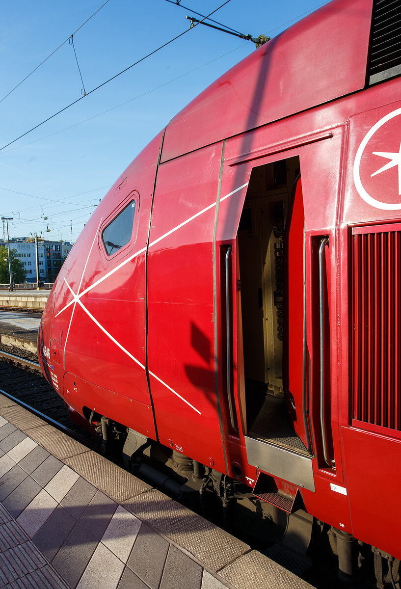 Detailbild des Eurostar PBKA 4346 (TGV 43460/43469), ex Thalys PBKA, am 29 April 2025, als Eurostar EST 9486 nach Paris Nord, im Hauptbahnhof K�ln.