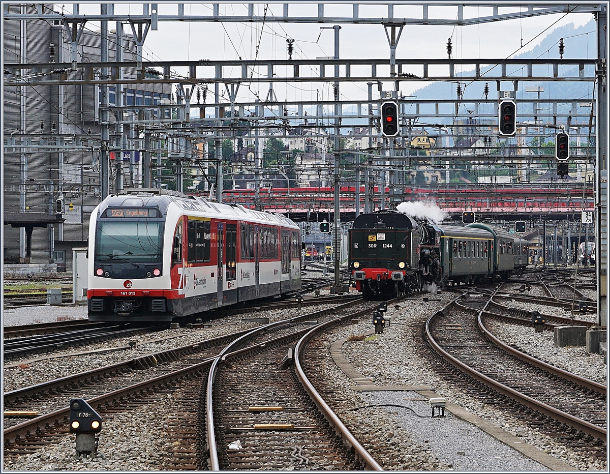 Die 141 R 1244 des  Vereins Mikado 1244  begegnet in Luzern deinm Zentralbahn  Flink  ABeh 161 013 auf dem Weg nach Engelberg.
24. Juni 2018