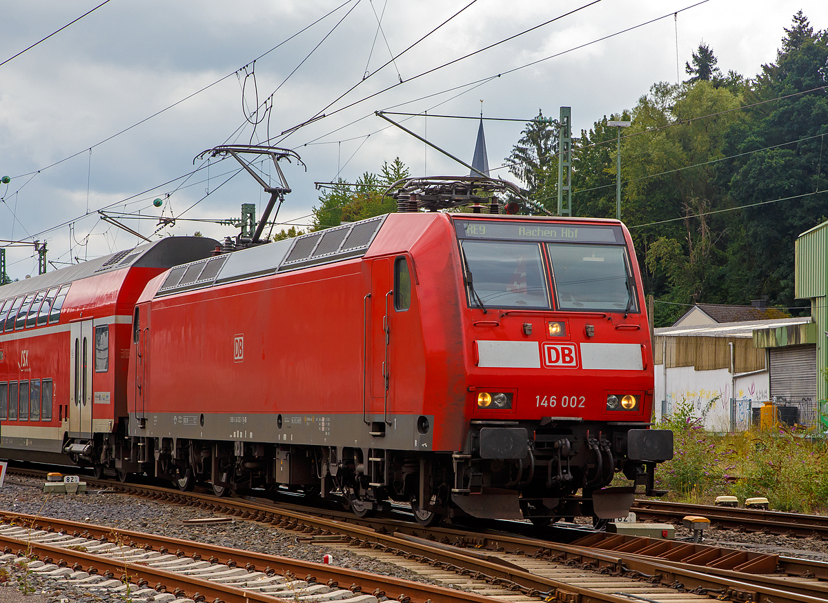 
Die 146 002 (91 80 6146 002-1 D-DB) der DB Regio NRW verl�sst am 31.08.2020, mit dem RE 9 (rsx - Rhein-Sieg-Express) Siegen - K�ln - Aachen, den Bahnhof Betzdorf (Sieg).