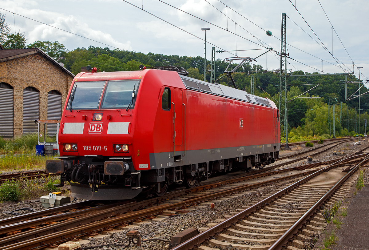 
Die 185 010-6 (91 80 6185 010-6 D-DB) der DB Cargo fährt am 18.07.2020 als Lz durch Betzdorf (Sieg) in Richtung Siegen.