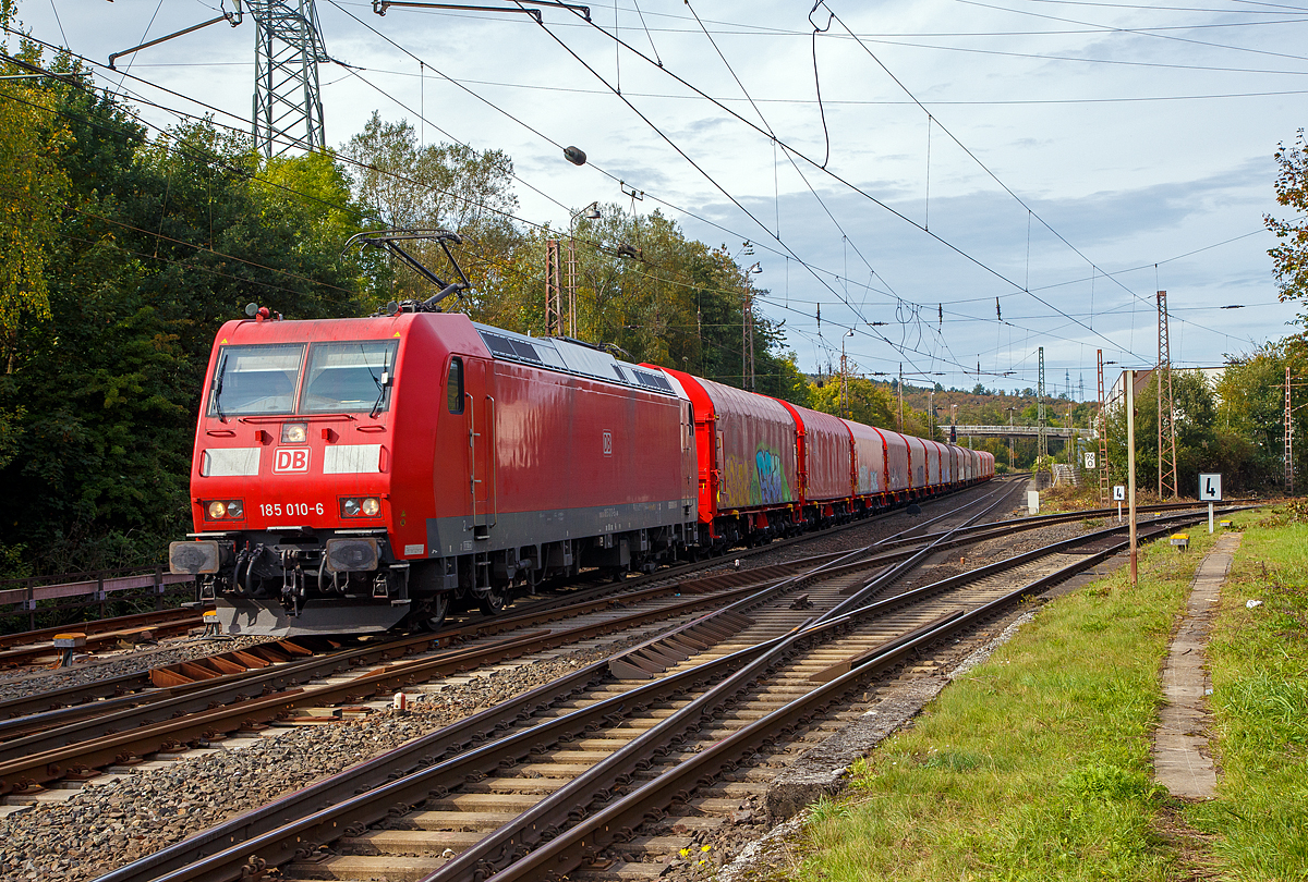 
Die 185 010-6 (91 80 6185 010-6 D-DB) der DB Cargo AG kommt am 02.10.2020, mit einem Coilzug, aus Richtung Hagen in Kreuztal an.