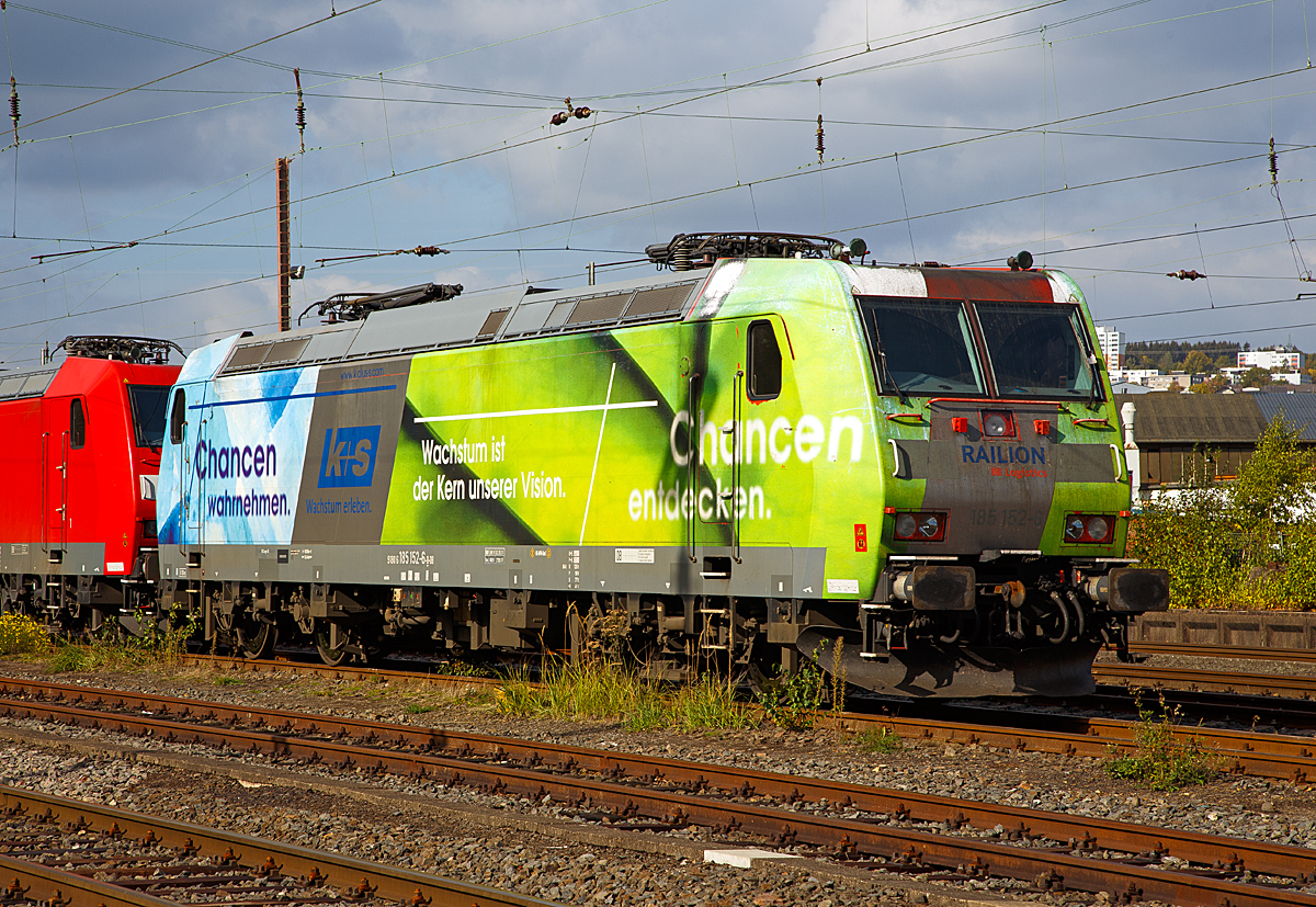 
Die 185 152-6 (91 80 6185 152-6 D-DB) der DB Cargo Deutschland AG mit Werbung  K+S (früher Kali und Salz AG)  Wachstum ist der Kern unserer Vision   Chancen wahrnehmen  ist am 03.10.2018 in Kreuztal abgestellt.