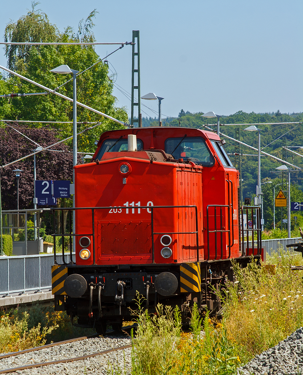 Die 203 111-0 ist am 20.07.2013 in Ehringshausen (Lahn-Dill-Kreis) abgestellt, ob die Eisenbahnbetriebsgesellschaft Mittelrhein (EBM Cargo, Gummersbach) hier Mieter oder mittlerweile Eigentümer ist, ist mir nicht ganz klar, denn sie trägt hier die NVR-Nummer 92 80 1203 111-0 D-ALS  (ALS - ALSTOM Lokomotiven Service GmbH, Stendal).

Die V 100.1 wurde 1974 bei LEW (VEB Lokomotivbau Elektrotechnische Werke „Hans Beimler“, Hennigsdorf) unter der Fabriknummer 14078 gebaut und als 110 651-7 an die DR ausgeliefert. 1985 erfolgte der Umbau in 112 651-5, die Umzeichnung in 202 651-6 erfolgte 1992, die Ausmusterung bei der DB erfolgte 2000. Im Jahre 2002 erfolgte durch ALSTOM Lokomotiven Service GmbH, Stendal der Umbau gemäß Umbaukonzept  BR 203.1  in die heutige 203 111-0, die Inbetriebnahme war im Jahr 2005. 

Die EBA-Nummer ist EBA 01C23K 111