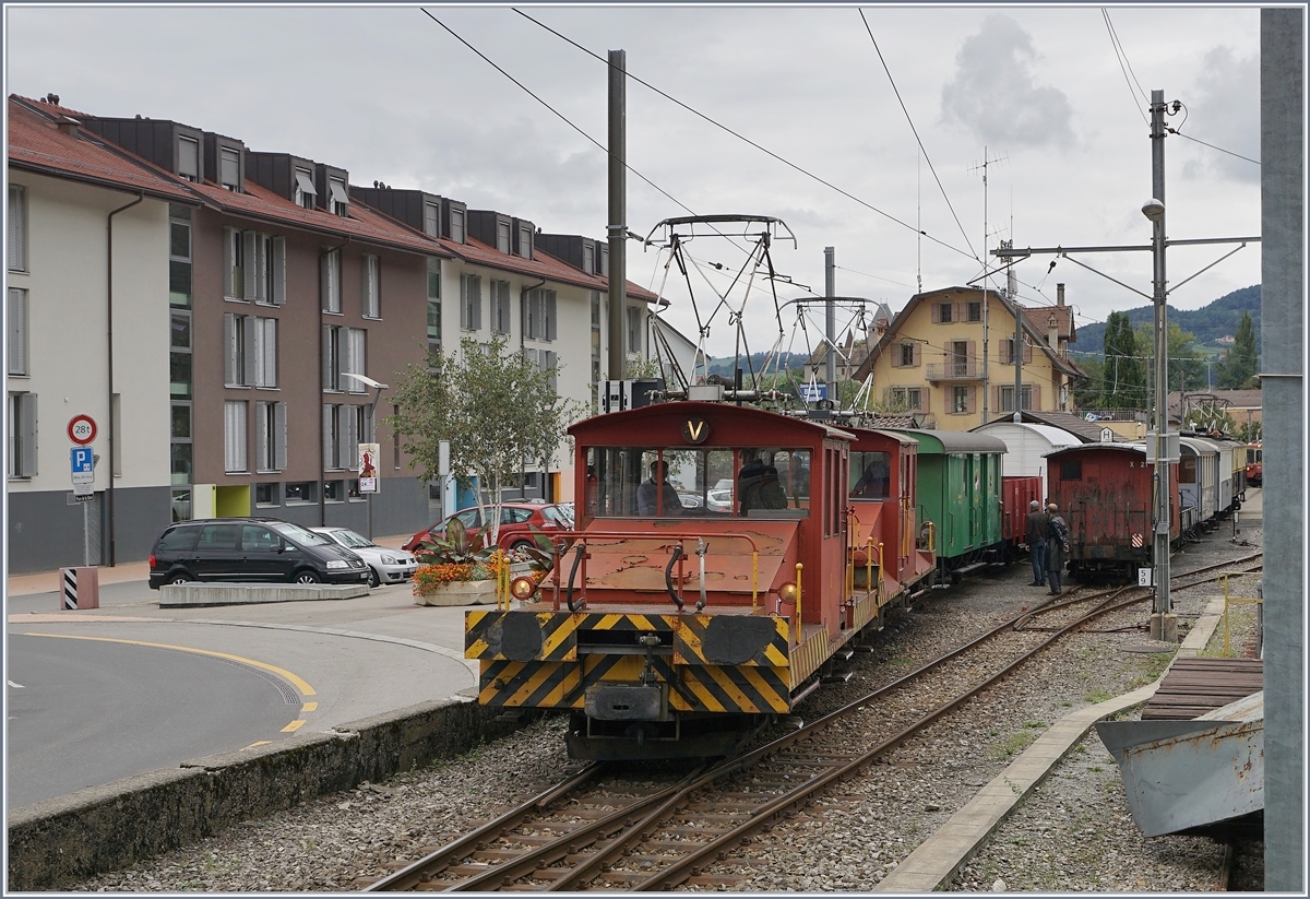 Die beiden GFM (Historique) Te 4/4 13 und 14 sind anlässlich des September Events bei der Blonay-Chamby Bahn zu Gast und warten in Blonay auf die Abfahrt nach Chaulin. 

17. Sept. 2016