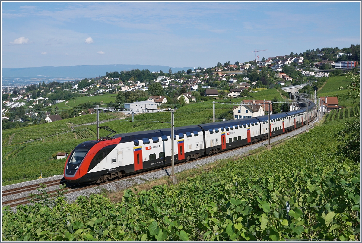 Die beiden SBB Twindexx RABe 502 212-9 und RABDe 502 010-3 (Ville de Genève) sind bei Bossière als IC 713 unterwegs. Der Zug startete in Genève Aéroport und sein Ziel wird St. Gallen sein. 

14. Juli 2020
