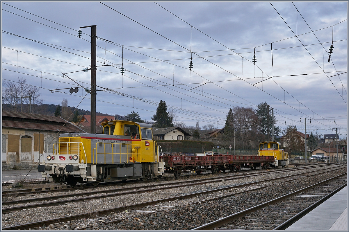 Die beiden Y 8507 und Y 8705 bereiten sich in La Roche sur Foron mit den beiden Dienstgüterwagen für ihre Fahrt vor.

13. Februar 2020