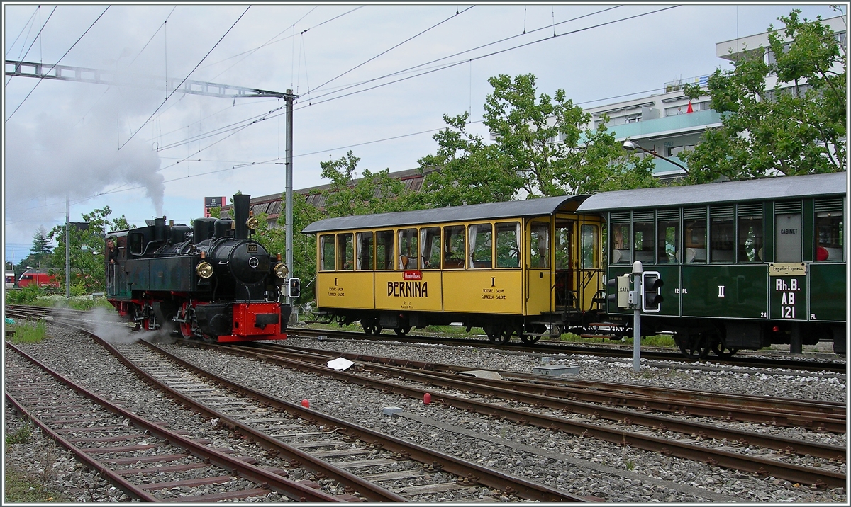 Die Blonay-Chamby G 2x 2/2 105 rangiert in Vevey ihren  Riviera Belle Époque  Zug. 

27. Juli 2014
