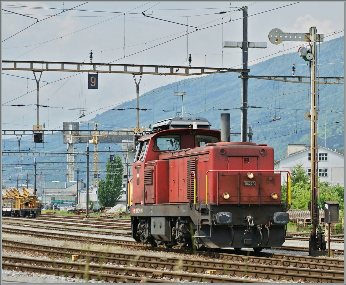 Die Bm 4/4 18443 im Rangierbahnhof von Biel. 
8. Mai 2009
