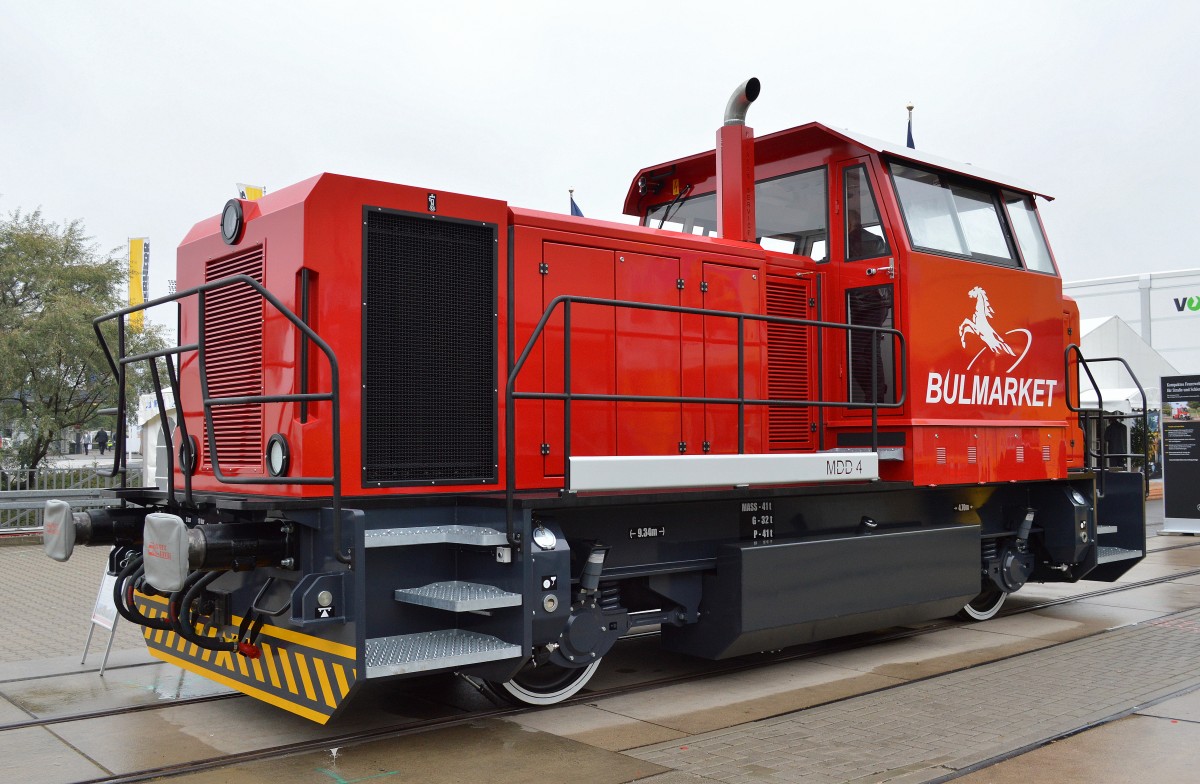 Die bulgarische Fa. Expres Service OOD präsentiert diese kleine Dieselrangierlokomotive BULMARKET MDD 4 auf der Inno Trans 2014 in Berlin, 26.09.14 