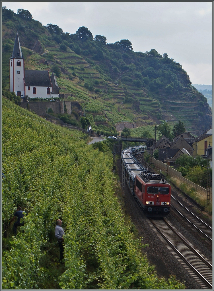 Die DB 155 152-2 ist bei Hatzenport an der Mosel unterwegs. 
21. Juni 2014