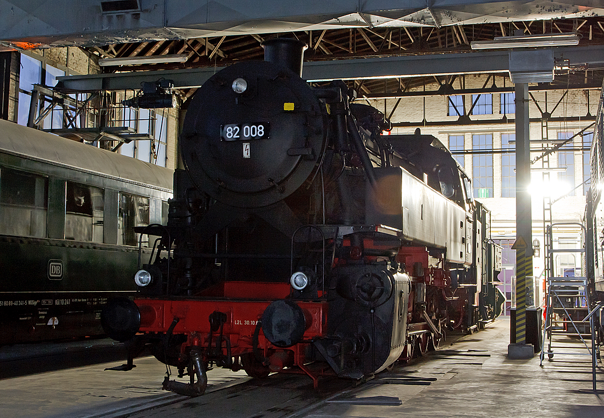 Die DB 82 008 (ex DB 082 008-4) steht nun im  DB Museum Koblenz-L�tzel (14.06.2014), bis April 2014 stand sie (als Leihgabe) im S�dwestf�lische Eisenbahnmuseum in Siegen. 