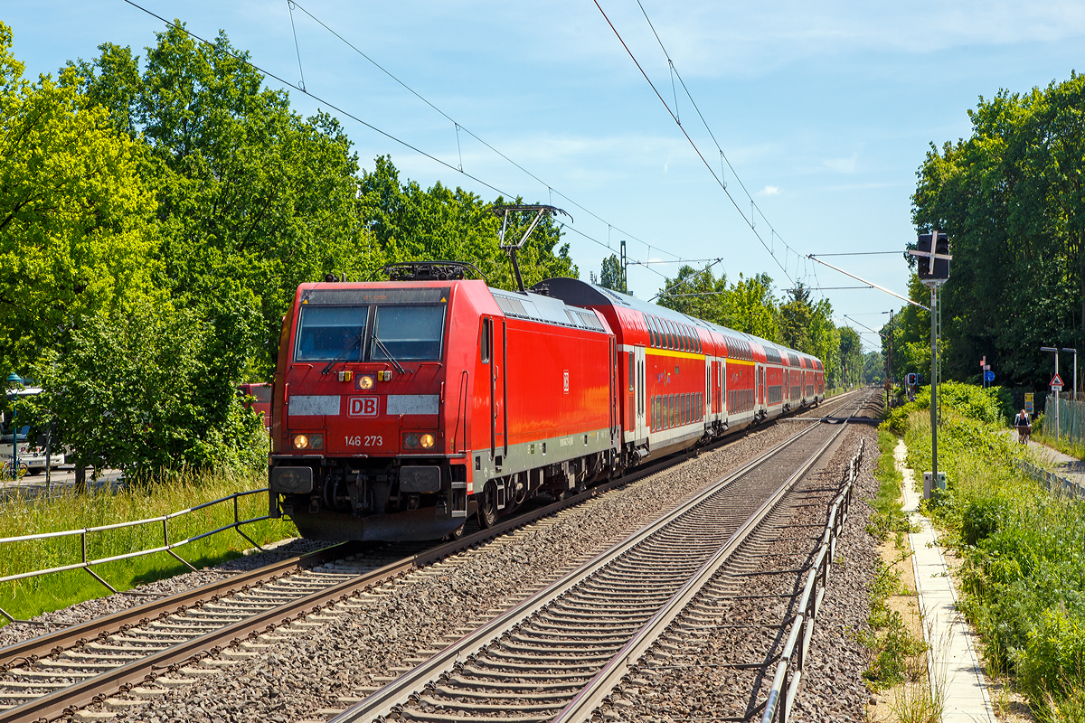 
Die DB Regio NRW 146 273 (91 80 6146 273-8 D-DB) erreicht am 01.06.2019, mit dem RE 5 „Rhein-Express“, den Bahnhof Bonn UN Campus. 

Bis Juni 2019 wurde die Linie von der DB Regio NRW betrieben, nun ist das schon Historie, denn seit Juni 2019 betreibt National Express die Linie RE 5 (RXX).