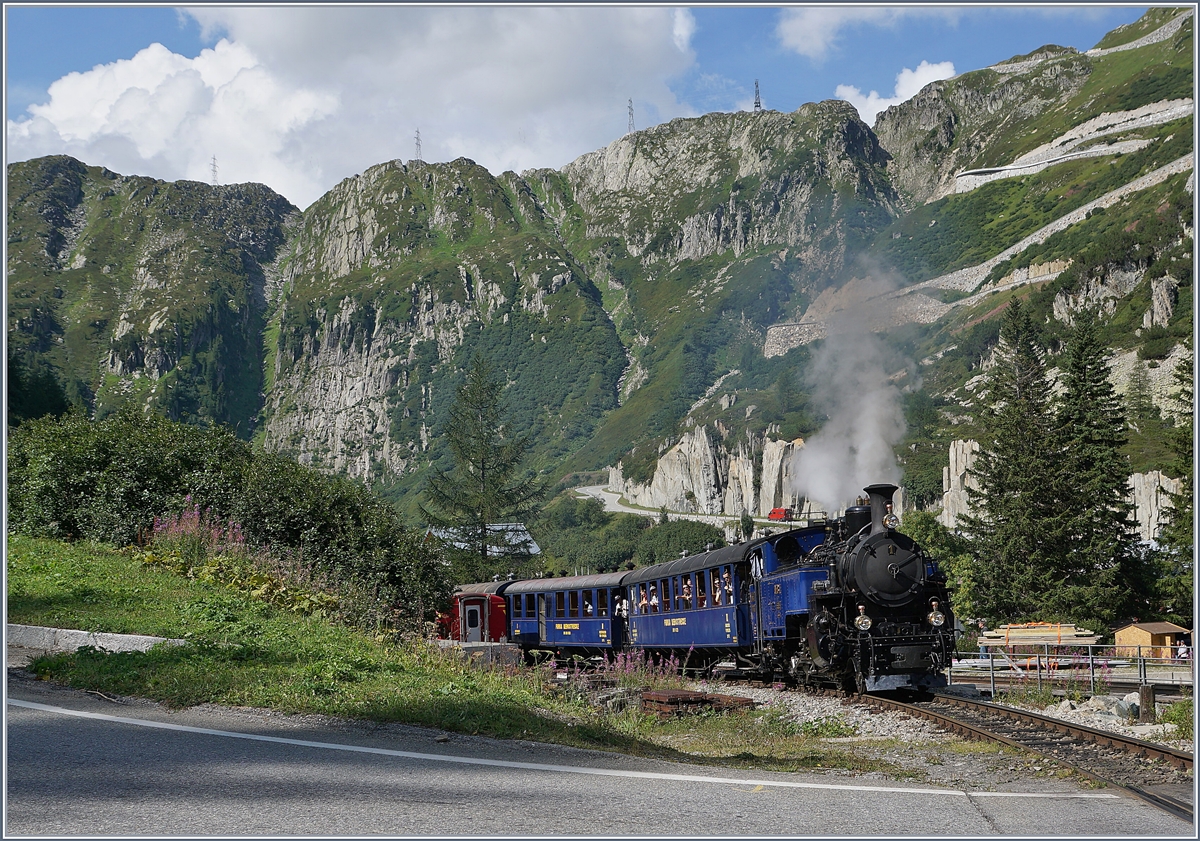 Die DFB HG 3/4 N° 1 verlässt mit ihrem Dampfzug 134 den Bahnhof von Gletsch.

31. August 2019
