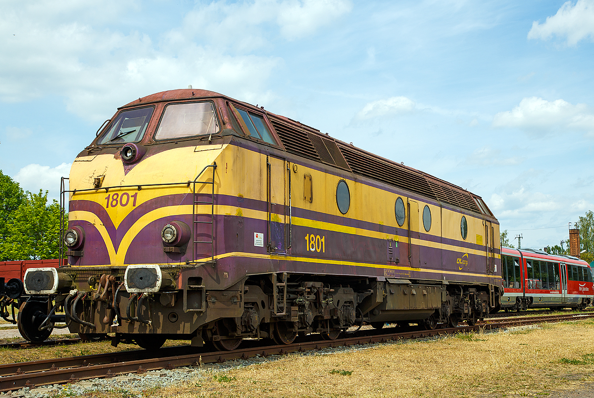 
Die ehemalige CFL 1801 (von 2007 bis 2013 CFL Cargo 1801) ausgestellt am 21.05.2016 auf dem Familienfest der Magdeburger Eisenbahnfreunde im Wissenschaftshafen Magdeburg

Die Diesellok vom BN Typ 18 CN 7 wurde 1963 von BN (La Brugeoise et Nivelles, Belgien) gebaut und an die CFL (Société Nationale des Chemins de fer Luxembourgeois) geliefert. Von 2007 bis 2013 gehörte sie zur CFL Cargo. Bis sie im Mai 2013 zur Magdeburger Firma Power Rail GmbH (NVR-Nr. 92 82 0001 801-0 L-POWER) kam. 