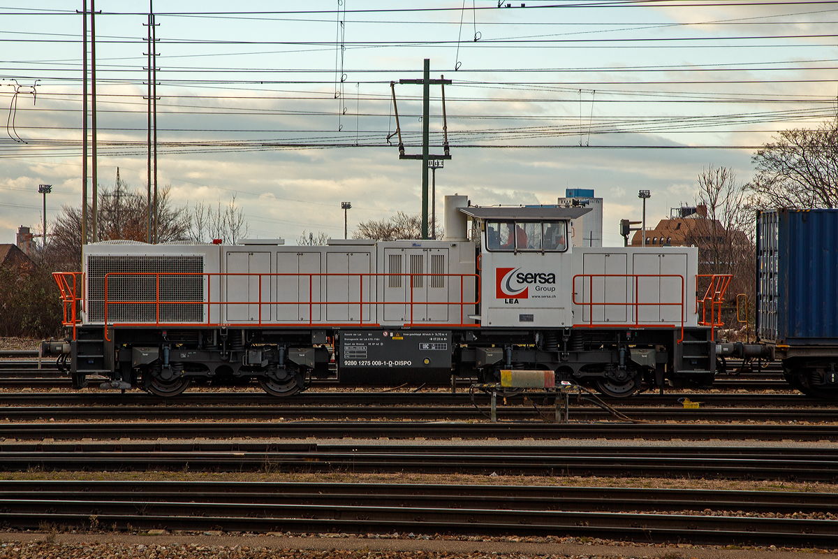 Die für die Sersa Group fahrende  LEA   275 008-1 (92 80 1275 008-1 D-DISPO) am 28.12.2017 mit einem Containerzug im Bahnhof Weil am Rhein.  

Die Vossloh G 1206 wurde 2007 von Vossloh in Kiel unter der Fabriknummer 5001676 gebaut.
