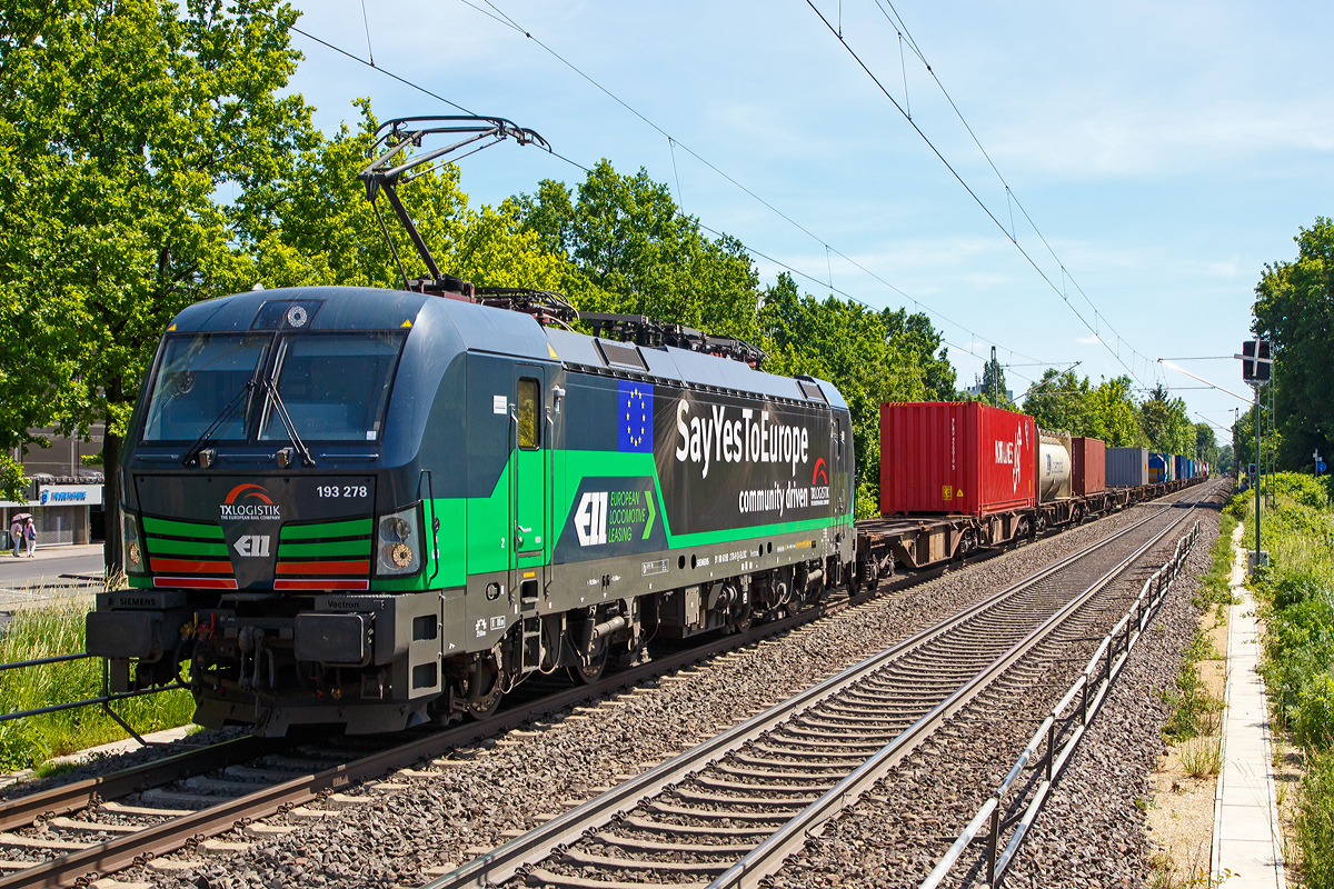 
Die f�r die TX Logistik AG (Troisdorf) fahrende Vectron MS der ELL - European Locomotive Leasing 193 278 (91 80 6193 278-9 D-ELOC) „Say Yes To Europe“ f�hrt am 01.06.2019 mit einem Containerzug durch den Bahnhof Bonn UN Campus (in Bonn-Gronau) in Richtung Norden.

Die Vectron MS wurde 2017 von Siemens Mobilitiy in M�nchen unter der Fabriknummer 22279  gebaut und an die ELL - European Locomotive Leasing geliefert, die sie an die TX Logistik AG vermietet hat. Diese Vectron Lokomotive ist als MS – Lokomotive (Multisystem-Variante) mit 6.400 kW konzipiert und zugelassen f�r Deutschland, �sterreich, Schweiz, Italien und Niederlande, sie hat eine H�chstgeschwindigkeit von 200 km/h. So ist es m�glich ohne Lokwechsel vom Mittelmeer die Nordseeh�fen Rotterdam oder Hamburg an zu fahren.

Die Vectron MS hat folgende Leistungen:  
Unter 15kV, 16,7Hz  und 25kV, 50Hz Wechselstrom mit 6.400kW; 
unter 3kV Gleichstrom mit 6.000kW sowie 
unter 1,5kV Gleichstrom 3.500kW

Auf dem Dach der Lok befinden sich vier Einholmstromabnehmer
Position A Pantograf  f�r AC 1.450 mm breit (f�r Schweiz)
Position B Pantograf f�r DC 1.450 mm breit (f�r Italien)
Position C Pantograf  f�r DC 1.950 mm breit (f�r Niederlande)
Position D Pantograf  f�r AC 1.950 mm breit (f�r Deutschland, �sterreich), Position D ist hier im Bild vorne.