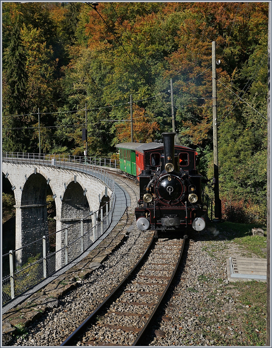 die JS/BAM G 3/3 N° erreicht mit ihrem Dampfzug  Vers-chez-Robert . 
15. Okt. 2018