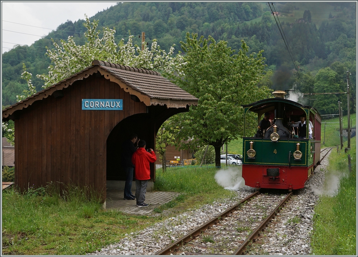Die kleine G 2/2 Tramlok N° 4 erreicht Cornaux. 
14. Mai 2016
