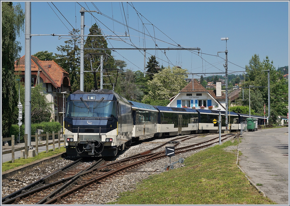 Die MOB Ge 4/4 8004 ist bei Fontanivent mit dem PE 2115 MOB Golden Pass Panoramic nach Montreux unterwegs. 

18. Mai 2020