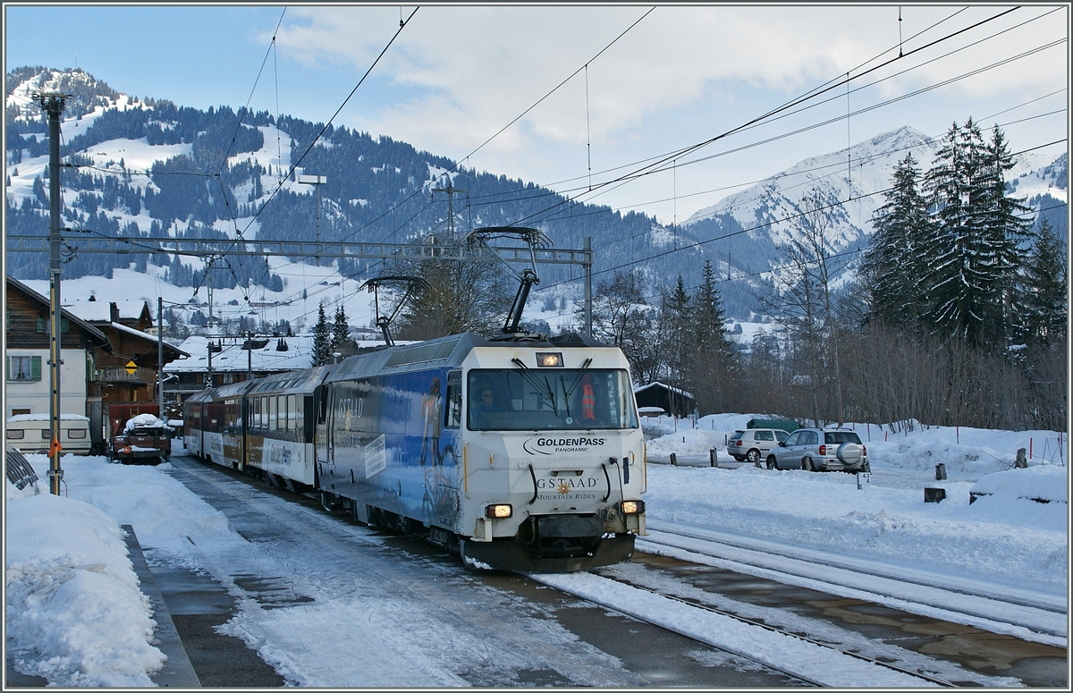 Die MOB Ge 4/4 erreicht mit dem  Schnellzug 3123 Zweisimmen - Montreux Saanen.
2. Feb. 2014