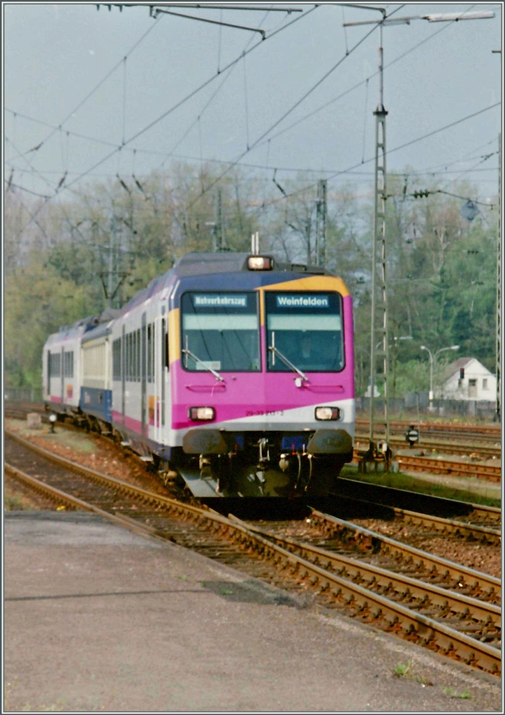 Die MThB konte f�r ihre   Seehasen  anf�nglich auch auf BLS Wagen zur�ckgreifen wie dieses Analog-Bild aus Singen ansatzweise zeigt.  
29. April 1995