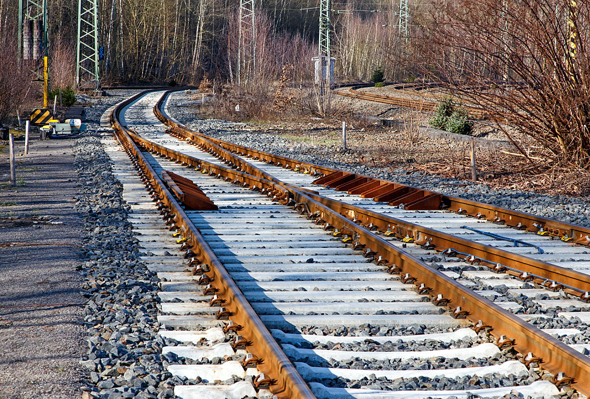 Die neue Weiche Nr. 45 eine Einfachweiche EW 49 – 190 – 1:9 (Baujahr 2013 von DB Werk Oberbaustoffe Witten) am 15.02.2015 in Betzdorf/Sieg.