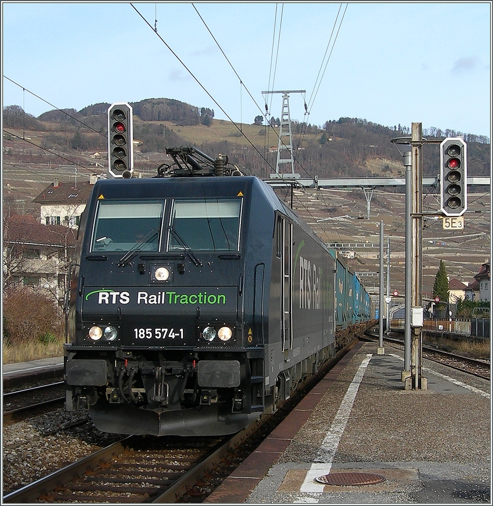 Die RTS  Re  185 574-1 in Cully.
17. Jan 2008  