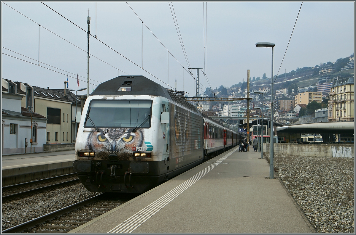 Die SBB Re 460 105-0 in Montreux.
15. März 2015