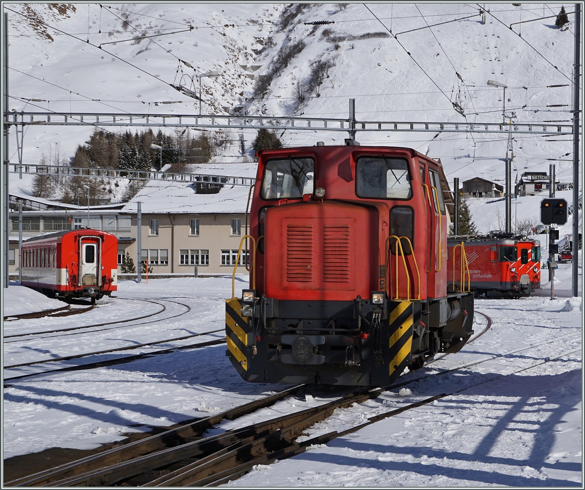 Die  Schöma  Tm 2/2 4971 besorgt in Andermatt den Rangierdienst.
Die Lok wurde 1960 gebaut, und von der FO 1980 von den Itzehoer Zementwerken mit einer weiteren Schwesterlok (Tm 2/2 4972) übernommen. 
11. Feb. 2016