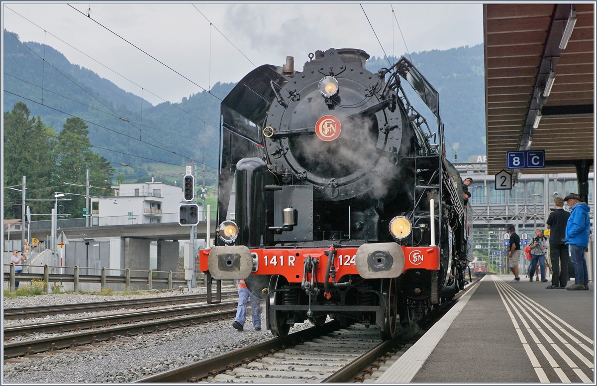 Die SNCF 141 R 1244 wird gleich ihren Extrazug erreichen (Standort des Fotografen). 
Arth Goldau, den 24. Juni 2018