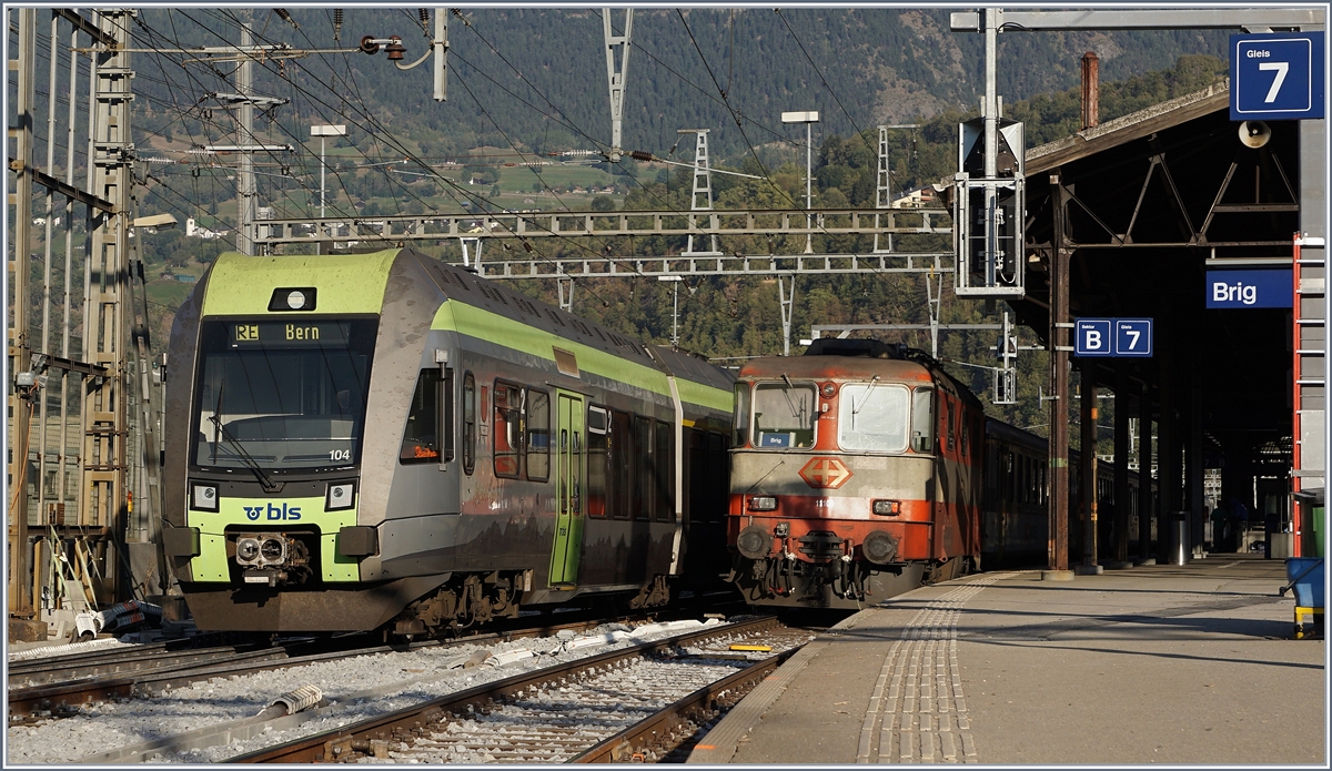 Die Swiss Express Re 4/4 II 11109 ist mit ihrem IR in Brig eingetroffen und wird später wieder nach Domodossola zurückfahren, derweil erreichen zwei Lötschberger ihre Ziel.
Brig den 7. Okt. 2016