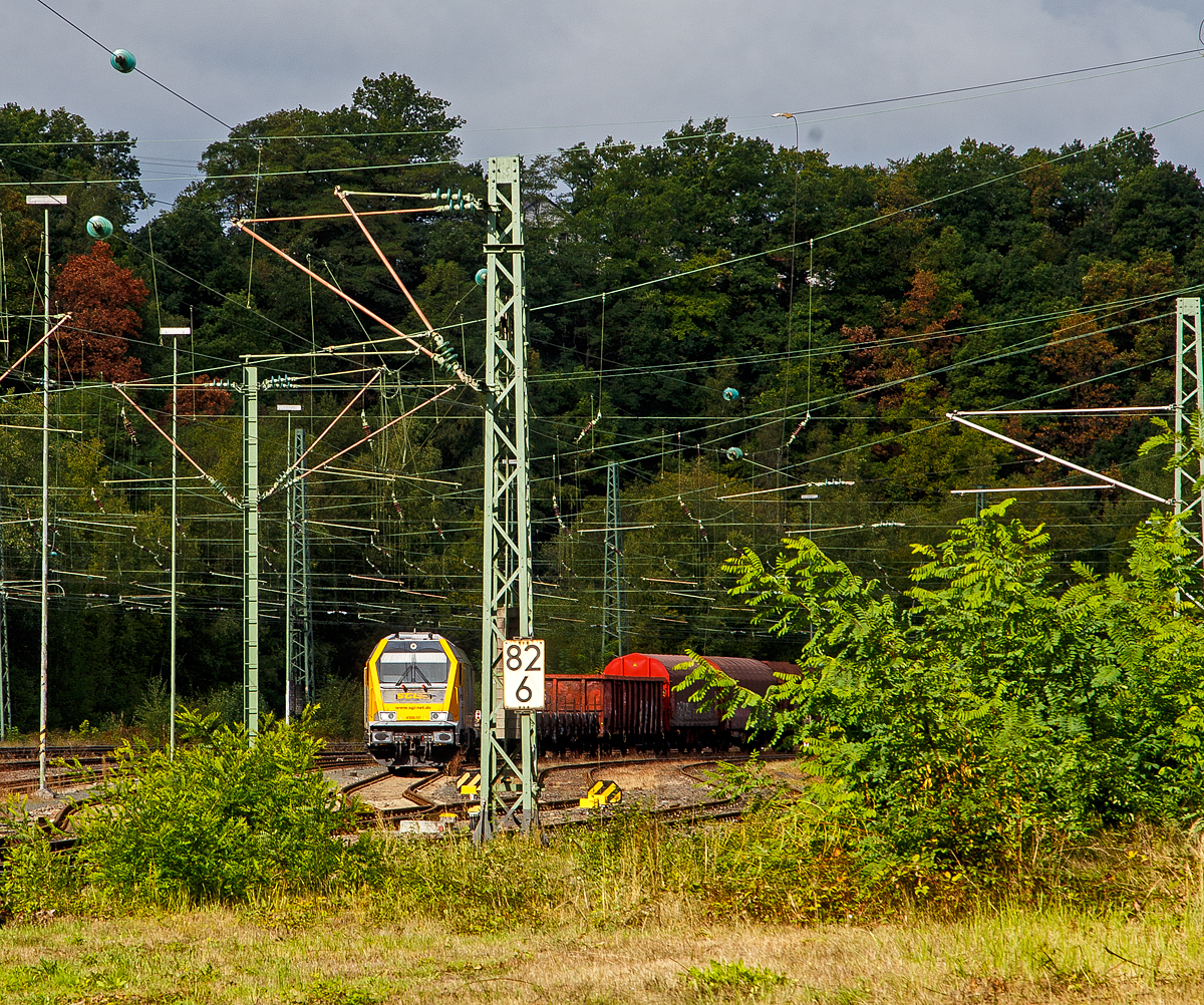 Die V 500.17 alias 264 010-0  (92 80 1264 010-0 D-SGL), eine Voith Maxima 40 CC der SGL - Schienen G�ter Logistik GmbH (Dachau) am 20.09.2022 in Betzdorf/Sieg.