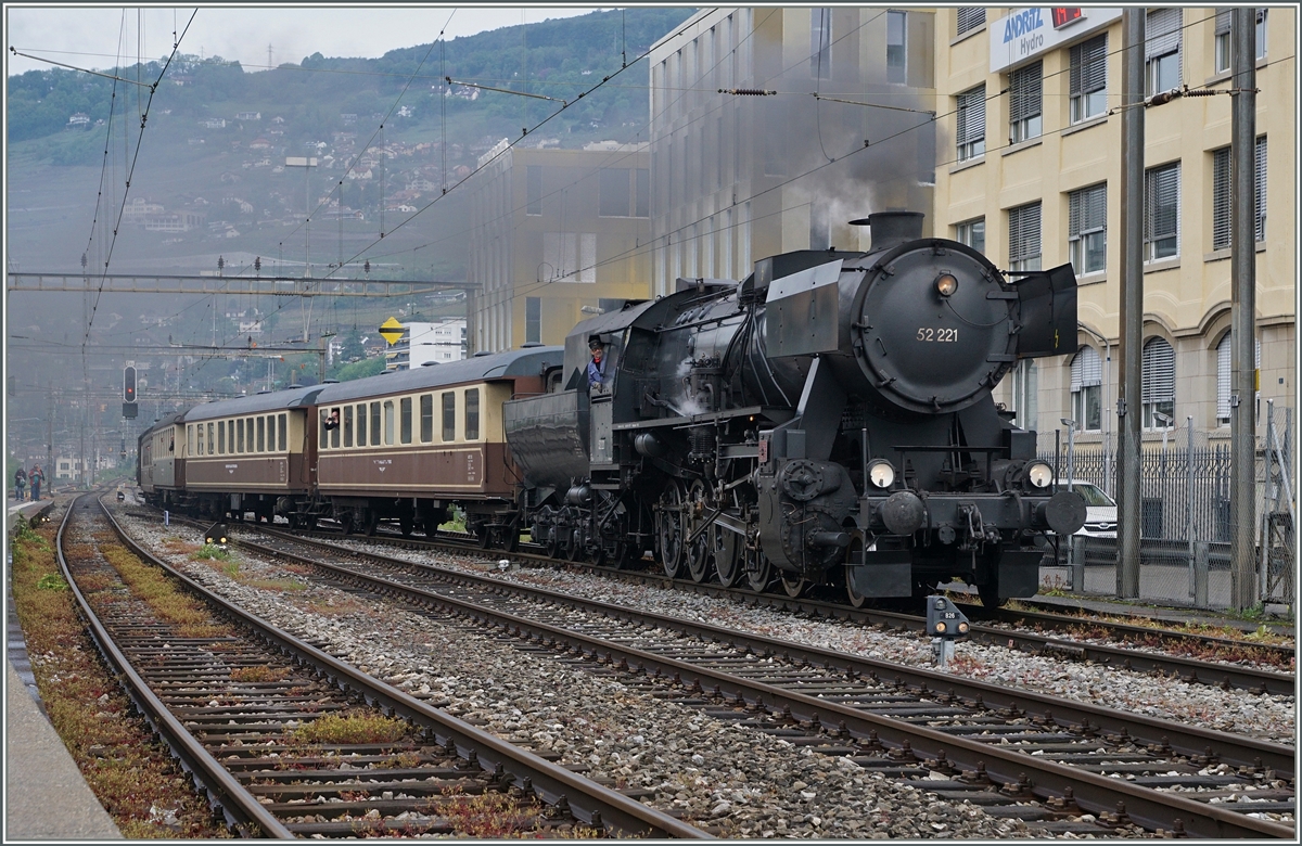 Die VVT 52 221 mit ihrem Extrazug 30502 bei der Ankunft in Vevey.
14. Mai 2016