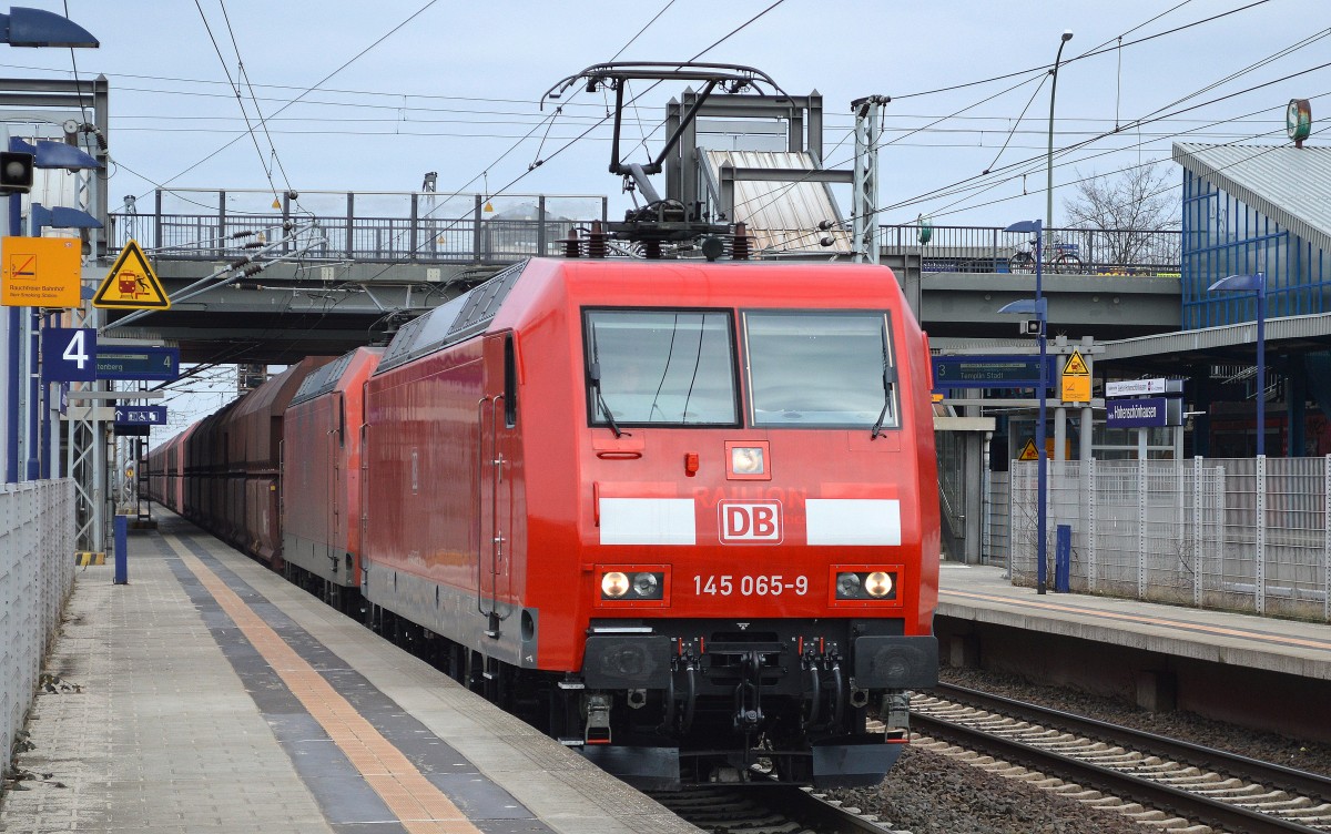 Doppeltraktion 145 065-9 + 145 075-8 mit Erzzug bei der Durchfahrt Bhf. Berlin-Hohenschönhausen, 13.03.15