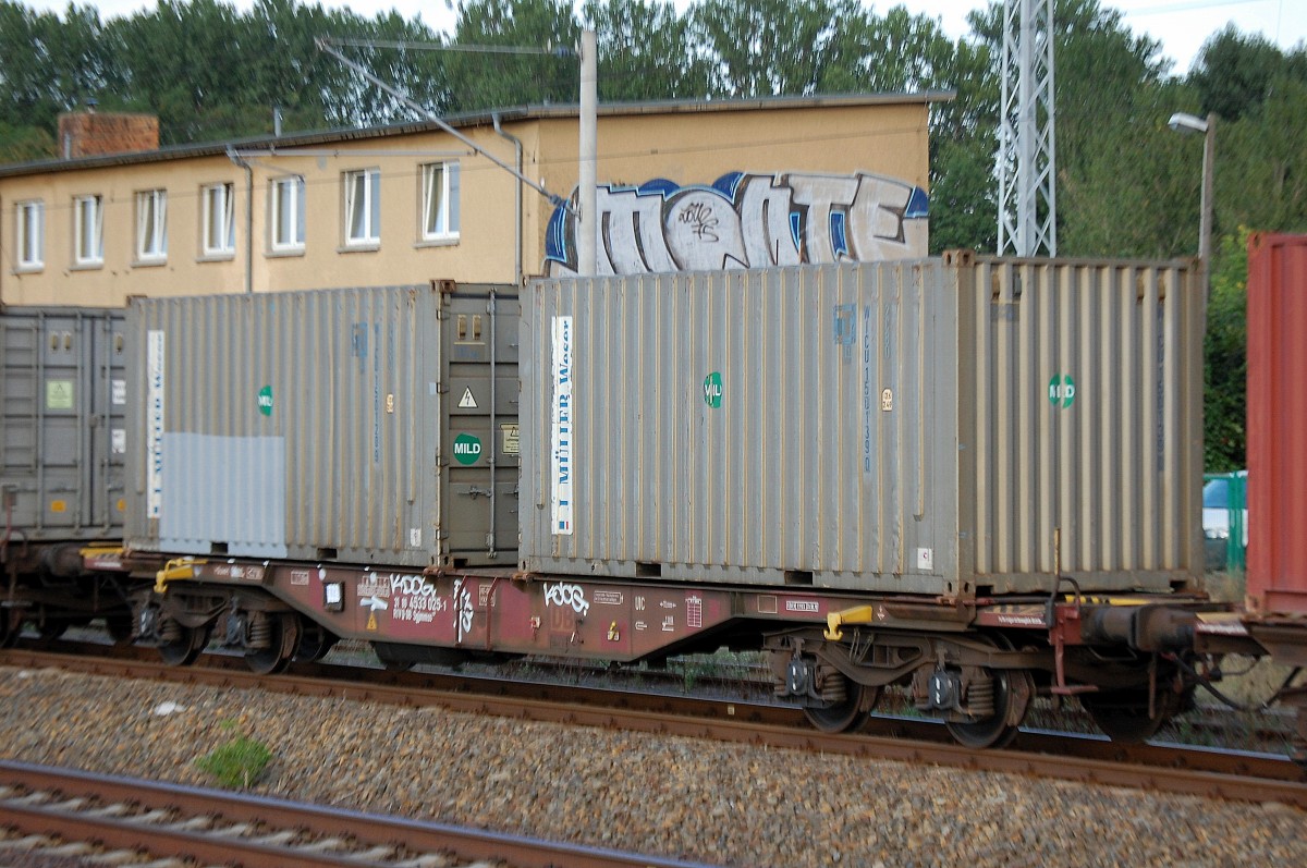 Drehgestell-Container-Tragwagen der DB mit der Nr. 31 RIV 80 D-DB 4533 025-1 Sgjmmss 737 am 21.08.13 Berlin-Blankenburg.