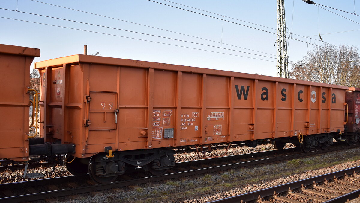 Drehgestell-Hochbordwagen vom Einsteller WASCOSA AG mit der Nr. 37 TEN GE 80 D-WASCO 5375 159-0 Eanos in einem Übergabezug am 26.02.26 Höhe Bahnhof Magdeburg-Neustadt.